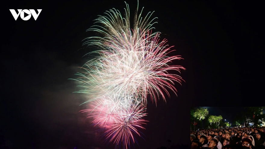 Hanoi skies lit up with fireworks to welcome Lunar New Year 2025